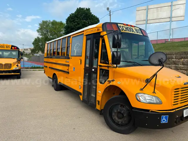 2017 Freightliner B2 31 Passenger Bus w/Wheelchair Lift