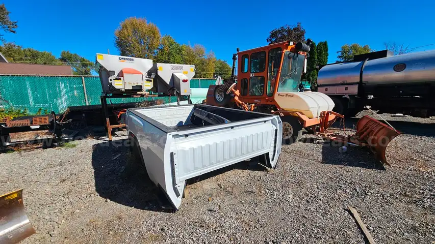 8&#x27; bed and tailgate