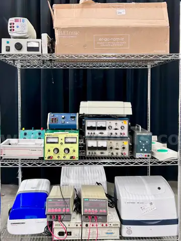 Lot of Electrophoresis Related Equipment (404-44)