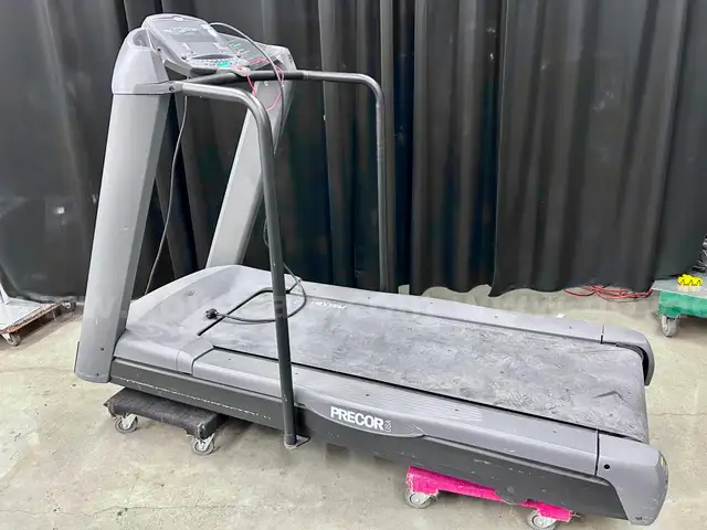 Treadmill: Precor Commercial Treadmill C954i (408-7)
