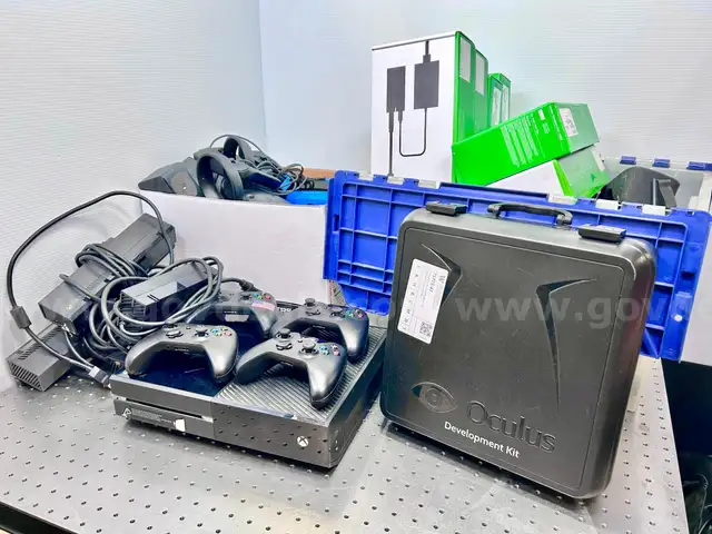 Lot of VR and Video Gaming Equipment (410-56)