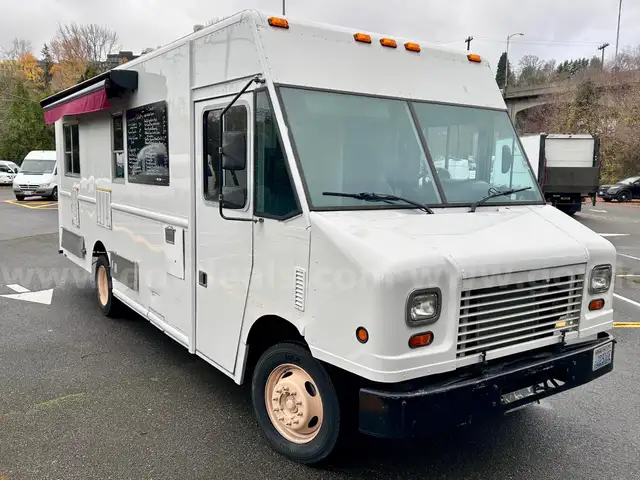 Food Truck: 2011 Ford / Aeromaster Walk-In Van (413-58)