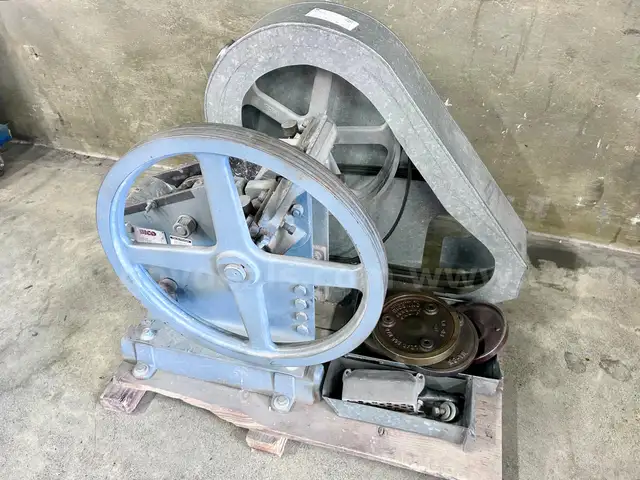 Pulverizer: Bico Inc Chipmunk Crusher (413-92)