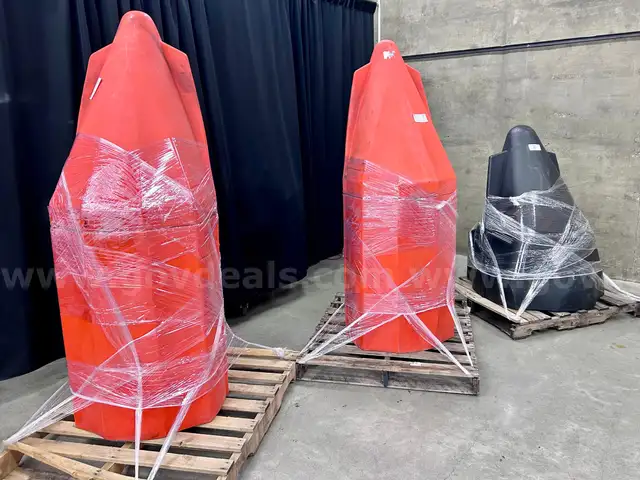 Lot of 3 Plastic Pontoons (416-2)