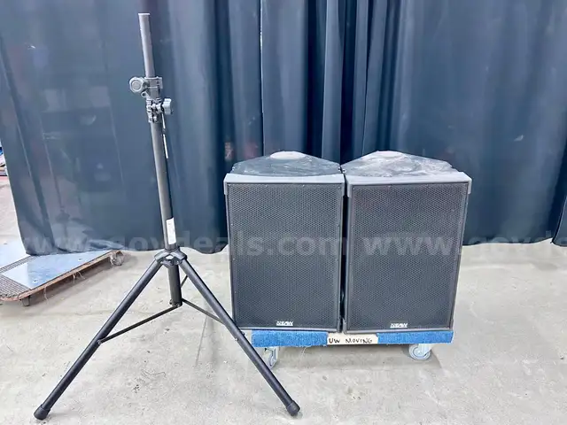 Lot of 2 Speakers and 1 Stand (416-4)