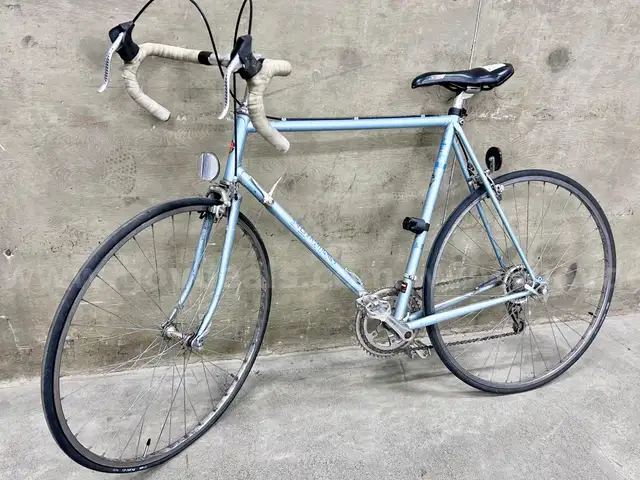 Vintage Schwinn Road Bike (416-37)