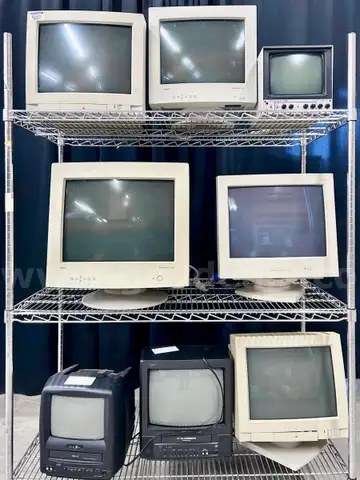 Lot of CRT Monitors & TVs (416-40)
