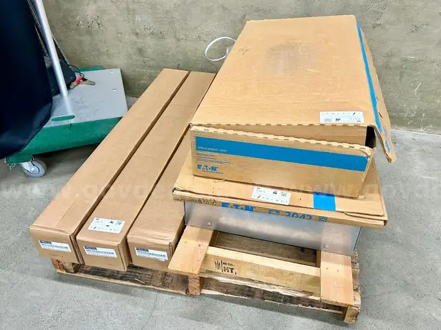 Lot of Electrical Equipment (417-9)