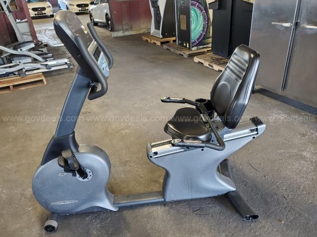 Vision Fitness R70 Exercise Bike | AllSurplus