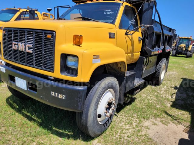 2002 GMC C7H042 | AllSurplus