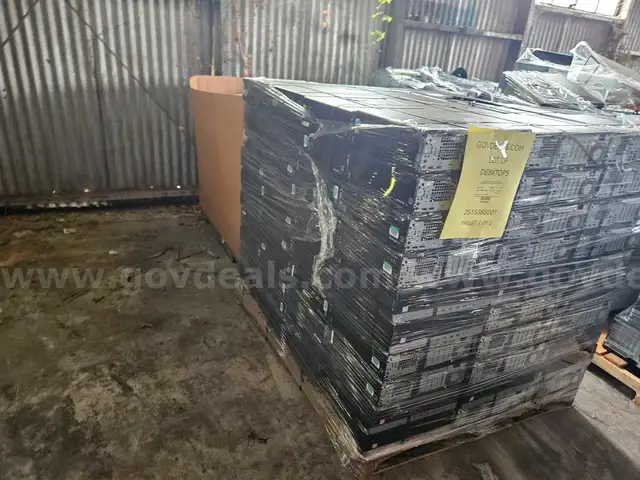 Lot of Desktops (2 Pallets)