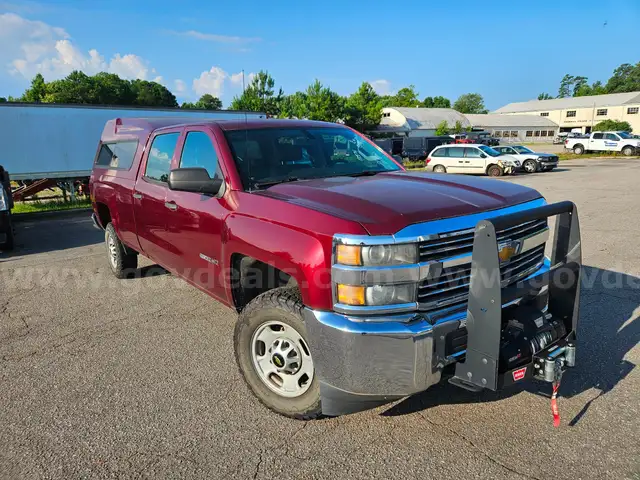 2015 Chevrolet Silverado 2500HD Work Truck Crew Cab 4WD 4-DR, 6.0L V8