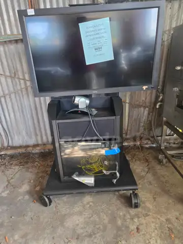 University 6000 w/ Monitor Polycom