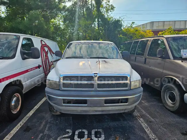 2001 Dodge Ram 1500 Reg. Cab Long Bed 4WD 2-DR, 5.2L V8