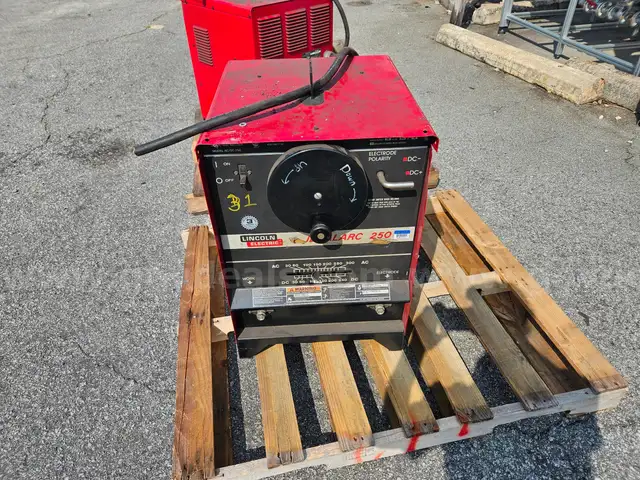 LINCOLN 250 IDEALARC WELDER