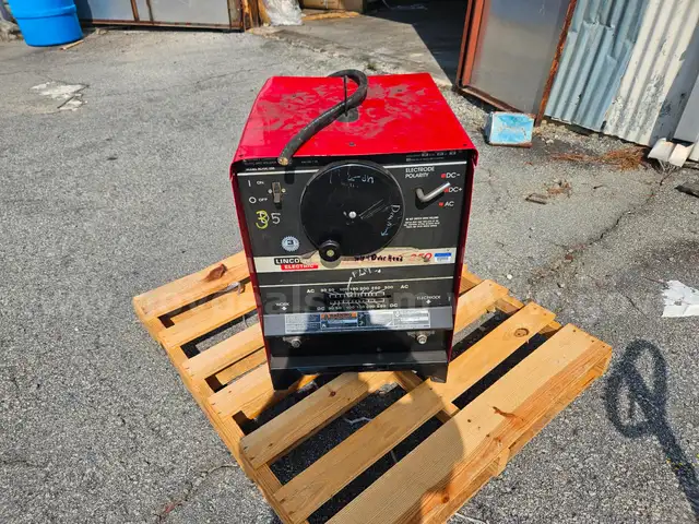 LINCOLN 250 IDEALARC WELDER