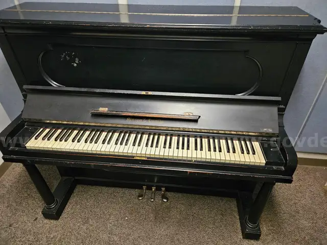 Mason &#x26; Hamlin Upright Piano