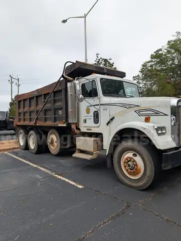 1999 Freightliner Dump Truck