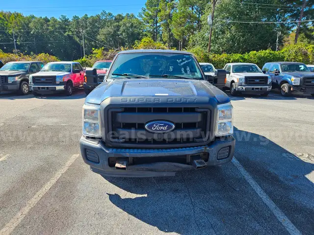 2016 Ford F-250 SD XL Crew Cab 2WD 4-DR, 6.2L V8