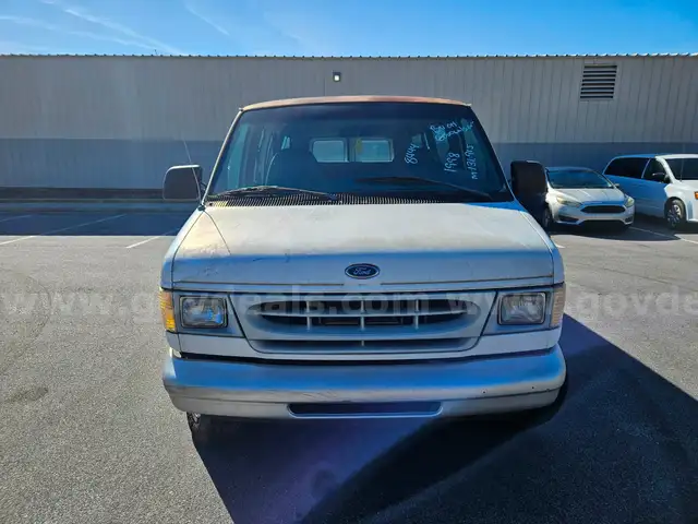 1998 Ford Club Wagon XL Super 5.4L V8