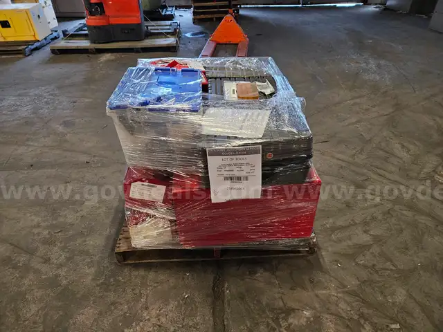 LOT OF TOOLS (1 Pallet)