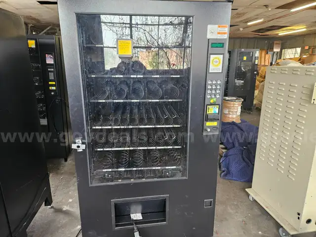 AMS 39640 SNACK MACHINE