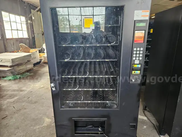 AMS 39640 SNACK MACHINE