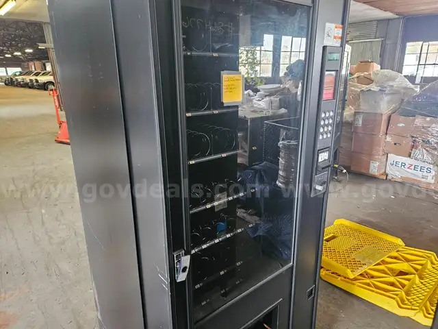 AMS 35-632 SNACK MACHINE
