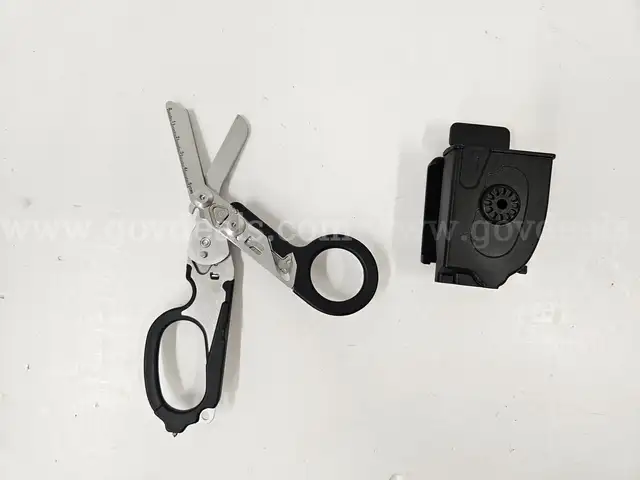 Rescue Shears (w/holster)