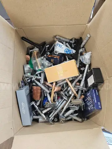 1 Box of Razors (Approx 52.5 lbs)