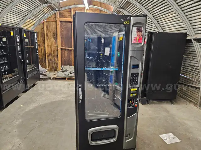 USI 3576 VENDING MACHINE