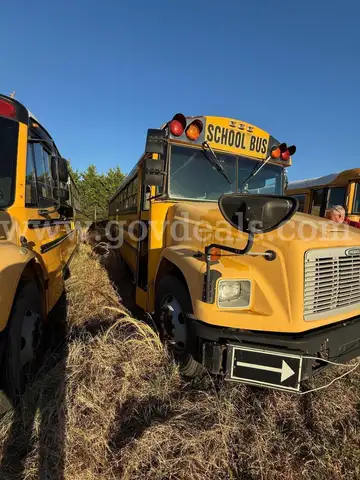 2003 Freightliner FS65