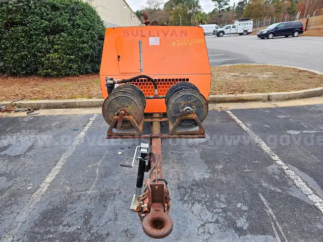 JOHN DEERE COMPRESSOR