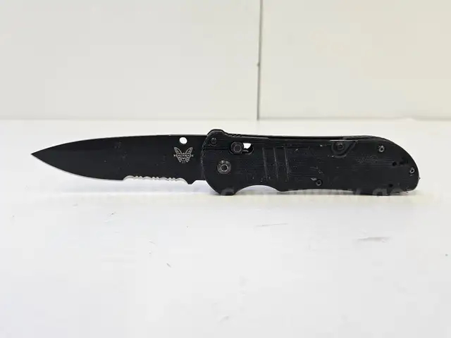 Benchmade Tactical Triage Serrated Knife