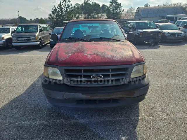 2001 Ford F-150 XL Long Bed 2WD 2-DR, 4.6L V8