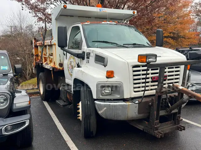 2007 GMC C7500 - Diesel (Low Mileage)