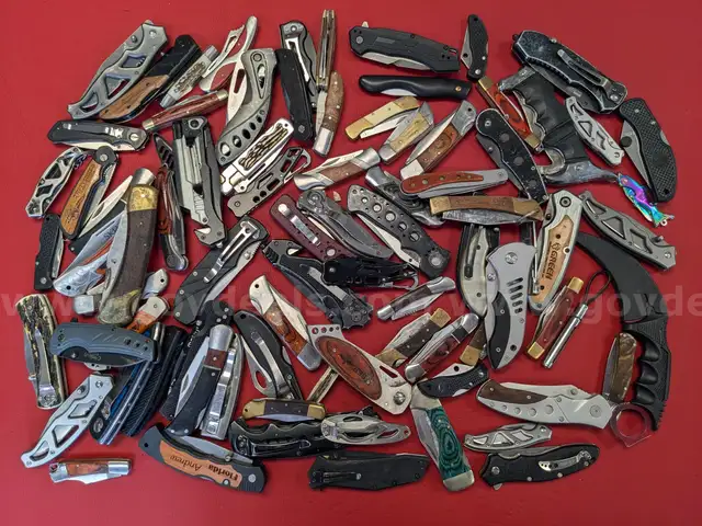 14.2 Pound Lot of Various Brand Knives/PRE-OWNED/DS17947/96120/TSA