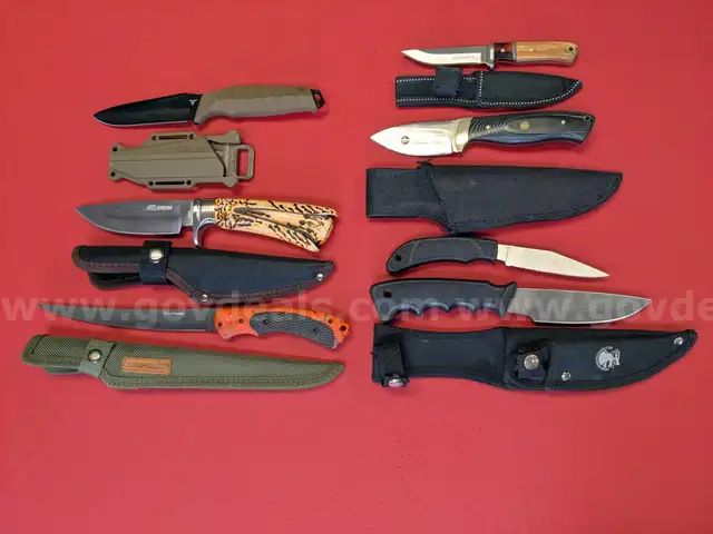 7 Fixed Blade Knives with Sheaths/PRE-OWNED/DS17950/96128/TSA