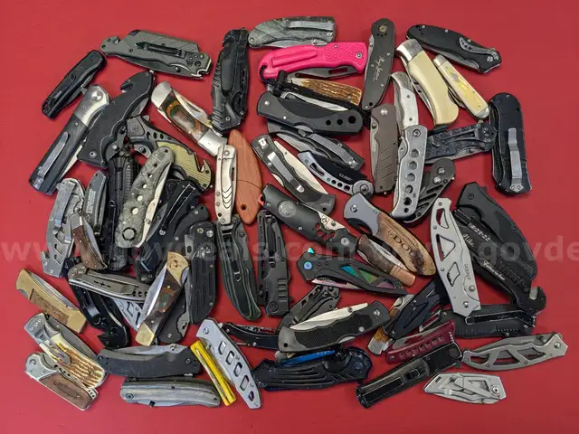 13.4 Pound Lot of Various Brand Knives/PRE-OWNED/DS17961/96196/TSA
