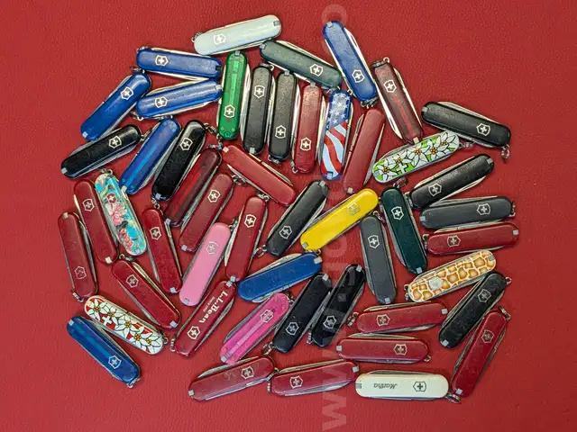50 Victorinox Mini Swiss Army Knives/PRE-OWNED/DS17961/96194/TSA