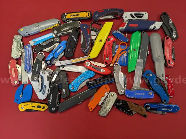 11 Pound Lot of Various Brand Utility Knives/PRE-OWNED/DS17988/96334/TSA