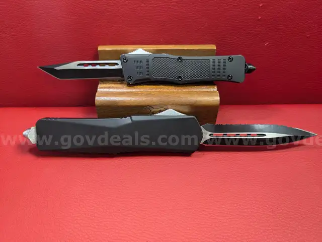 2 OTF Knives/PRE-OWNED/DS18019/96548/TSA