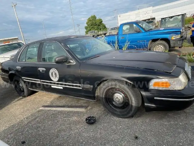 1999 Crown Victoria/DS18002/96477/DMA/OFFSITE