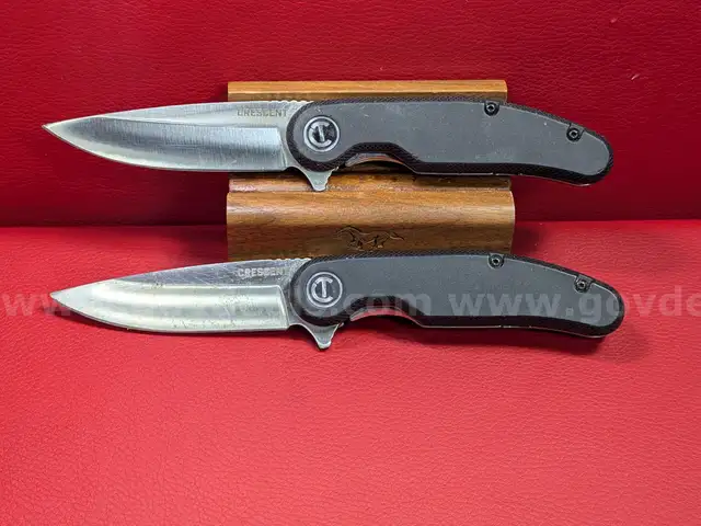 2 Crescent 5CR15MOV Knives/PRE-OWNED/DS18022/96557/TSA
