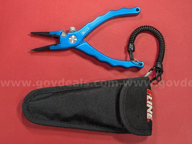 P-Line Fishing Pliers with Sheath/PRE-OWNED/DS18022/96553/TSA