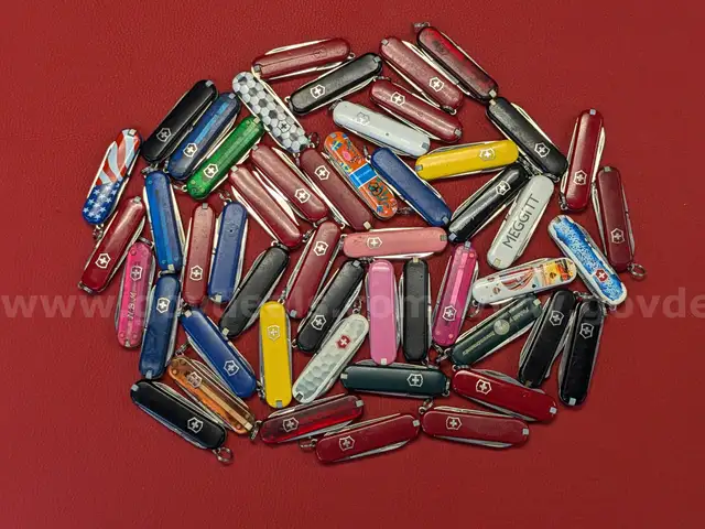 50 Victorinox Mini Swiss Army Knives/PRE-OWNED/DS18023/96560/TSA
