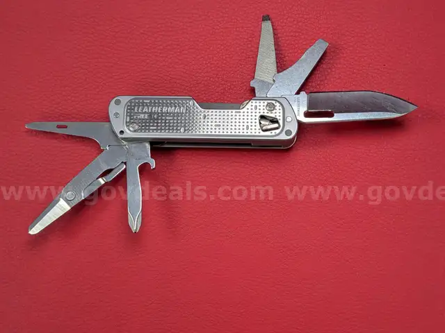 Leatherman Free T4 Multi-Tool/PRE-OWNED/DS18033/96594/TSA