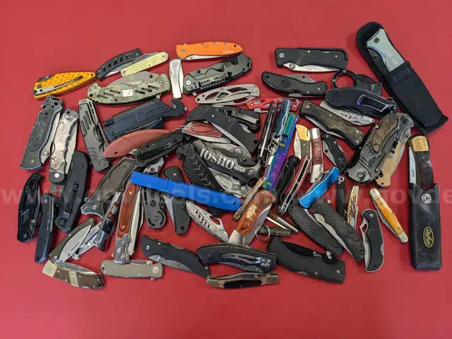12.8 Pound Lot of Various Brand Knives/PRE-OWNED/DS18046/96666/TSA