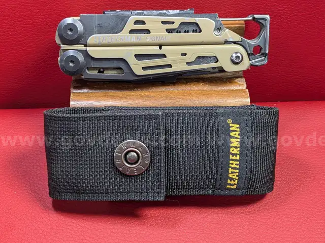 Leatherman Signal Tan Multi-Tool with Sheath/PRE-OWNED/DS18107/96981/TSA