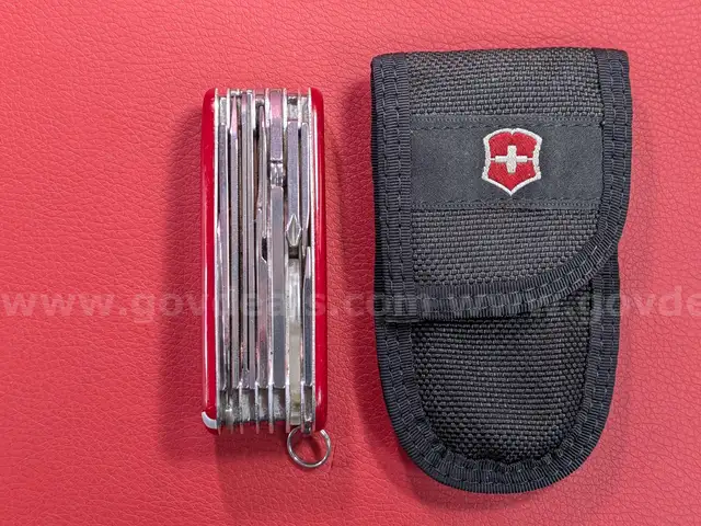 Victorinox Swiss Champ Swiss Army Knife with Sheath/PRE-OWNED/DS18107/96980/TSA